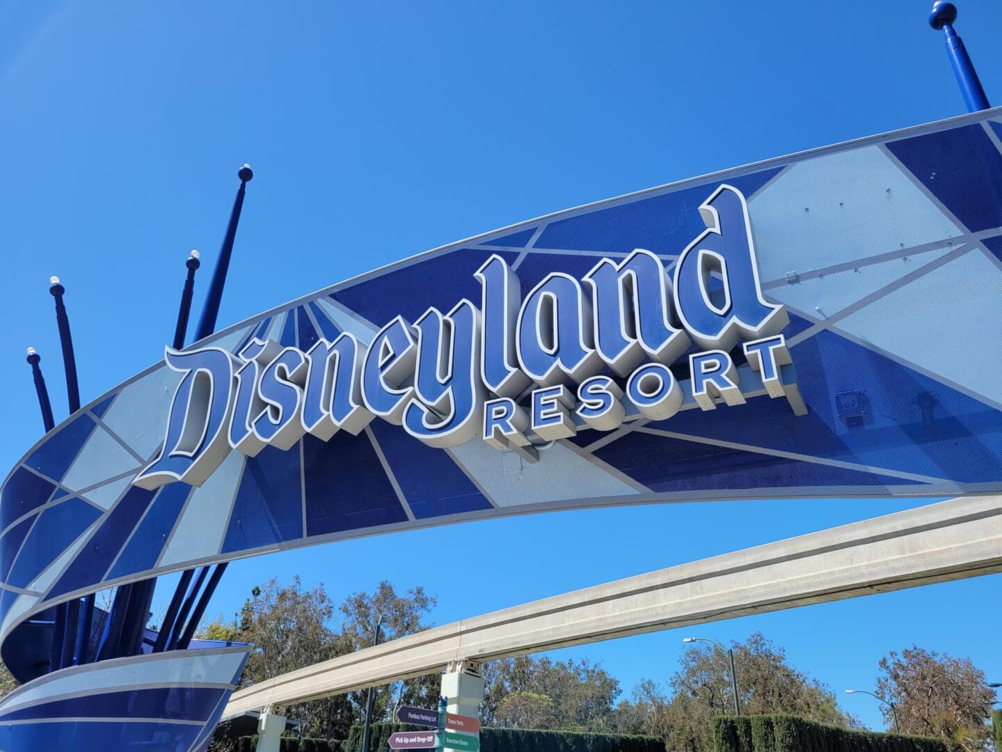 DisneylandSign
